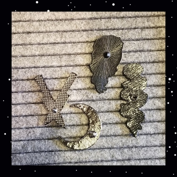 Set of 4 Macabre Brooches/Pins - Picture 3 of 4